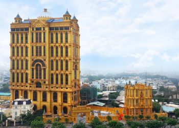 Khách sạn LaChateau thiết kế theo phong cách châu Âu mang đến không gian sang trọng điểm hẹn cho du khách tại TP.HCM