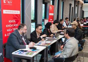 Khi AI thay đổi cách học và làm việc, phụ huynh và học sinh nên chọn đại học như thế nào?