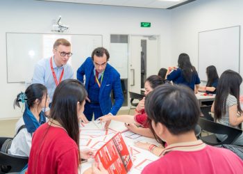 Mô hình đại học quốc tế: “Vùng đệm” giữ chân nguồn lực tri thức trẻ