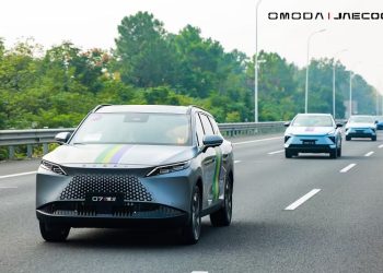 Xe hybrid không cần sạc ngoài nhưng sở hữu pin 5 kWh: OMODA 7 SHS-H mang đến trải nghiệm êm ái, mượt mà