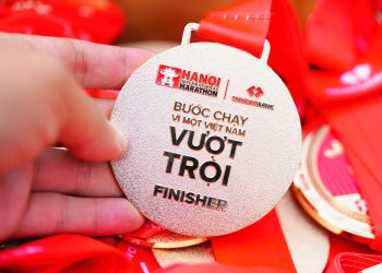 HAI ĐỘNG VIÊN VIỆT NAM CÙNG CÁN ĐÍCH ĐẦU TIÊN CỰ LY MARATHON TẠI GIẢI MARATHON QUỐC TẾ HÀ NỘI TECHCOMBANK MÙA THỨ 5